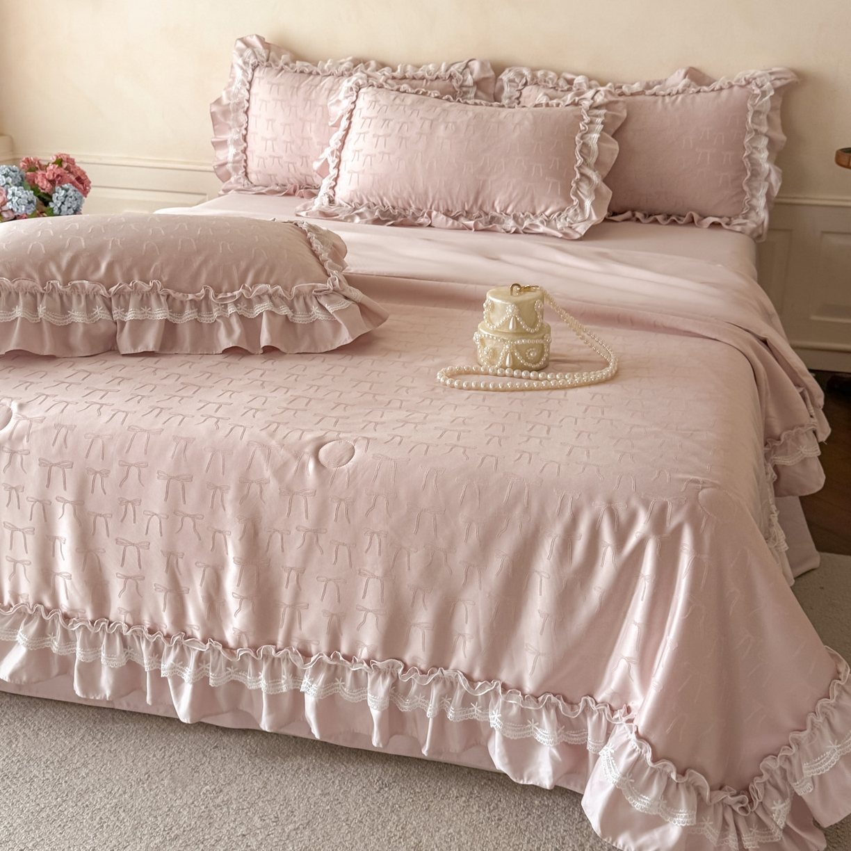 91家纺网 家纺一手货源 找家纺 （总）迪梦姿家纺 2026新款春意真丝提花蕾丝款夏被四件套