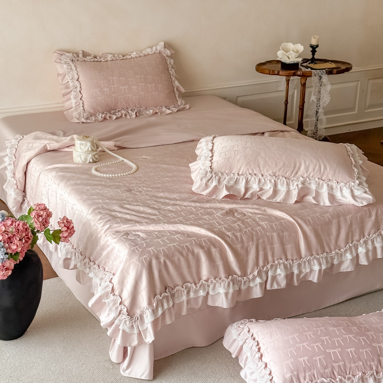 91家纺网 家纺一手货源 找家纺 （总）迪梦姿家纺 2026新款春意真丝提花蕾丝款夏被四件套