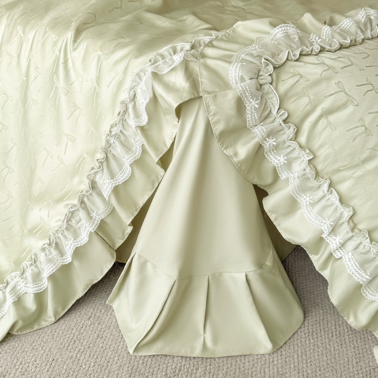 91家纺网 家纺一手货源 找家纺 迪梦姿家纺 2026新款春意真丝提花蕾丝款夏被四件套 抹茶绿