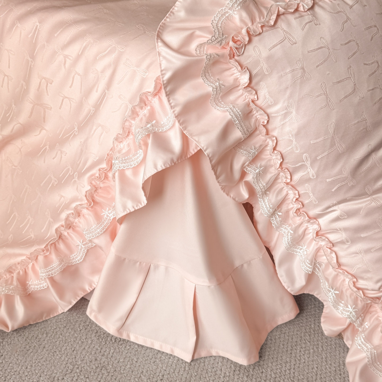 91家纺网 家纺一手货源 找家纺 迪梦姿家纺 2026新款春意真丝提花蕾丝款夏被四件套 粉玉