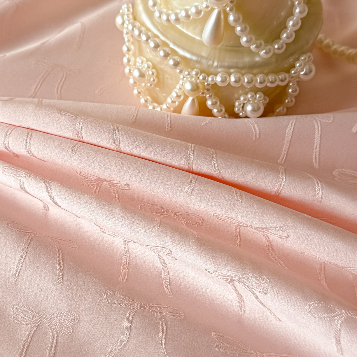 91家纺网 家纺一手货源 找家纺 迪梦姿家纺 2026新款春意真丝提花蕾丝款夏被四件套 粉玉