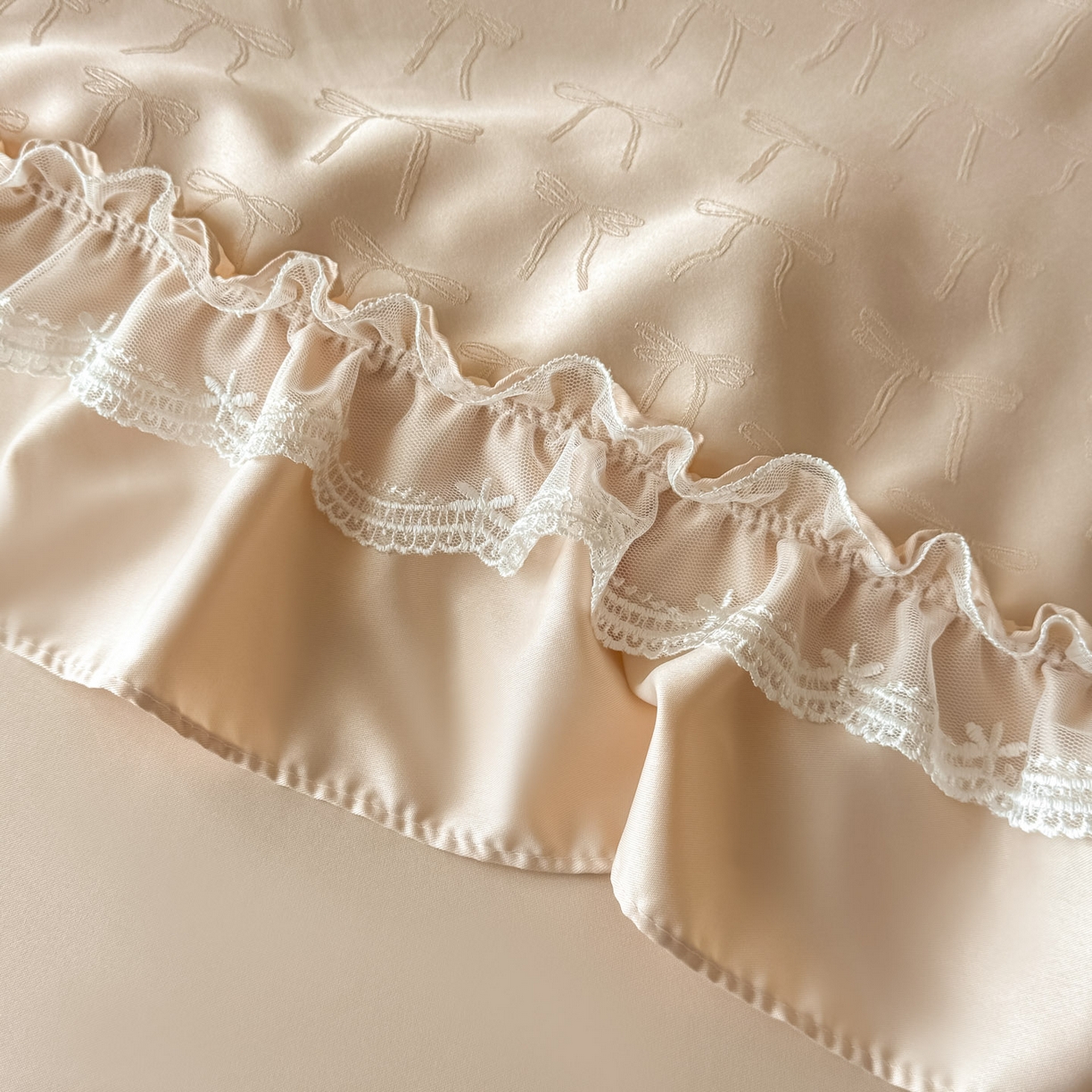 91家纺网 家纺一手货源 找家纺 迪梦姿家纺 2026新款春意真丝提花蕾丝款夏被四件套 香槟