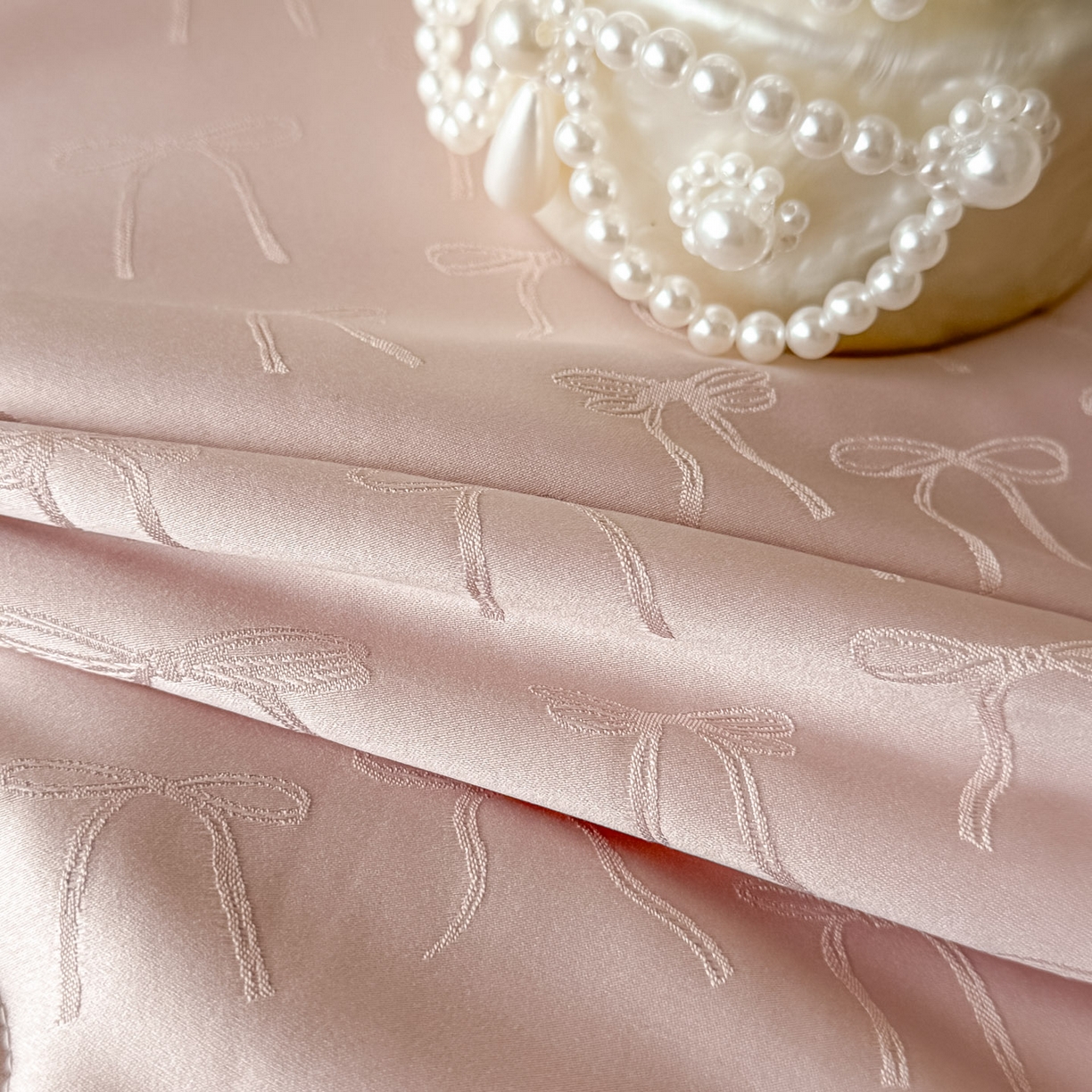 91家纺网 家纺一手货源 找家纺 迪梦姿家纺 2026新款春意真丝提花蕾丝款夏被四件套 豆沙