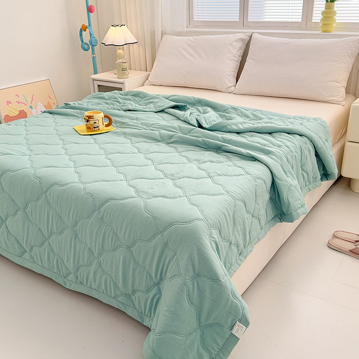 91家纺网 家纺一手货源 找家纺 悦织湾家纺 2026新款超声波夏被纯色水洗棉夏凉被批发赠品礼品被供货 宝石绿