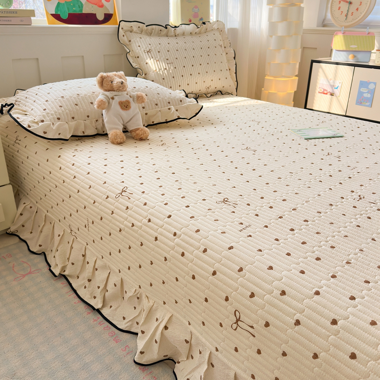 91家纺网 家纺一手货源 找家纺 壹和 2026新款A类云感花边款双层纱床盖款和床单款四件套单床盖单被套 焦糖爱心