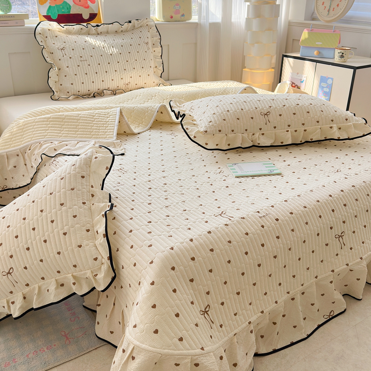 91家纺网 家纺一手货源 找家纺 壹和 2026新款A类云感花边款双层纱床盖款和床单款四件套单床盖单被套 焦糖爱心