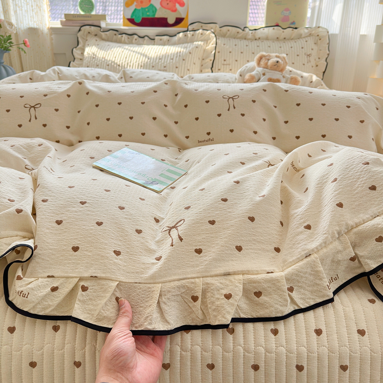 91家纺网 家纺一手货源 找家纺 壹和 2026新款A类云感花边款双层纱床盖款和床单款四件套单床盖单被套 焦糖爱心