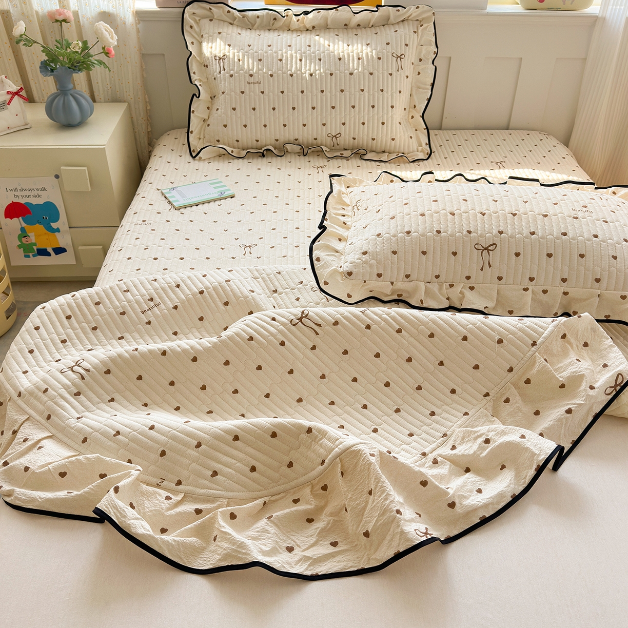 91家纺网 家纺一手货源 找家纺 壹和 2026新款A类云感花边款双层纱床盖款和床单款四件套单床盖单被套 焦糖爱心