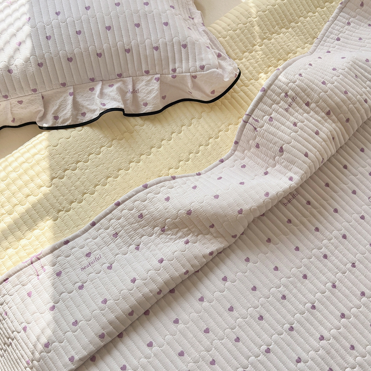 91家纺网 家纺一手货源 找家纺 壹和 2026新款A类云感花边款双层纱床盖款和床单款四件套单床盖单被套 芋泥紫爱心