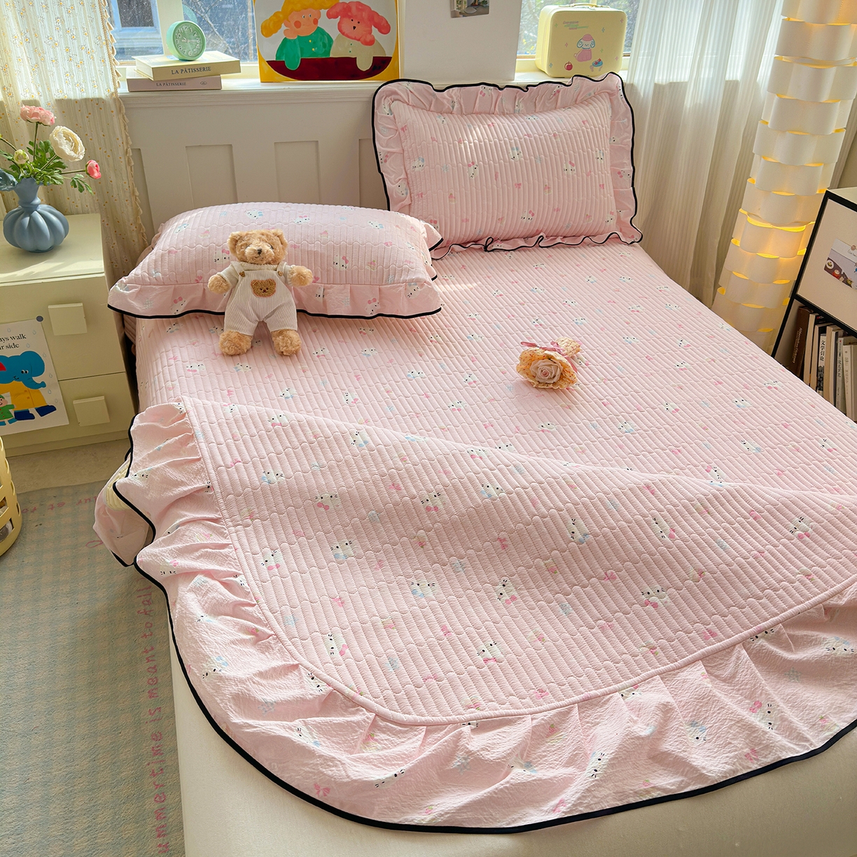 91家纺网 家纺一手货源 找家纺 壹和 2026新款A类云感花边款双层纱床盖款和床单款四件套单床盖单被套 粉雾猫咪