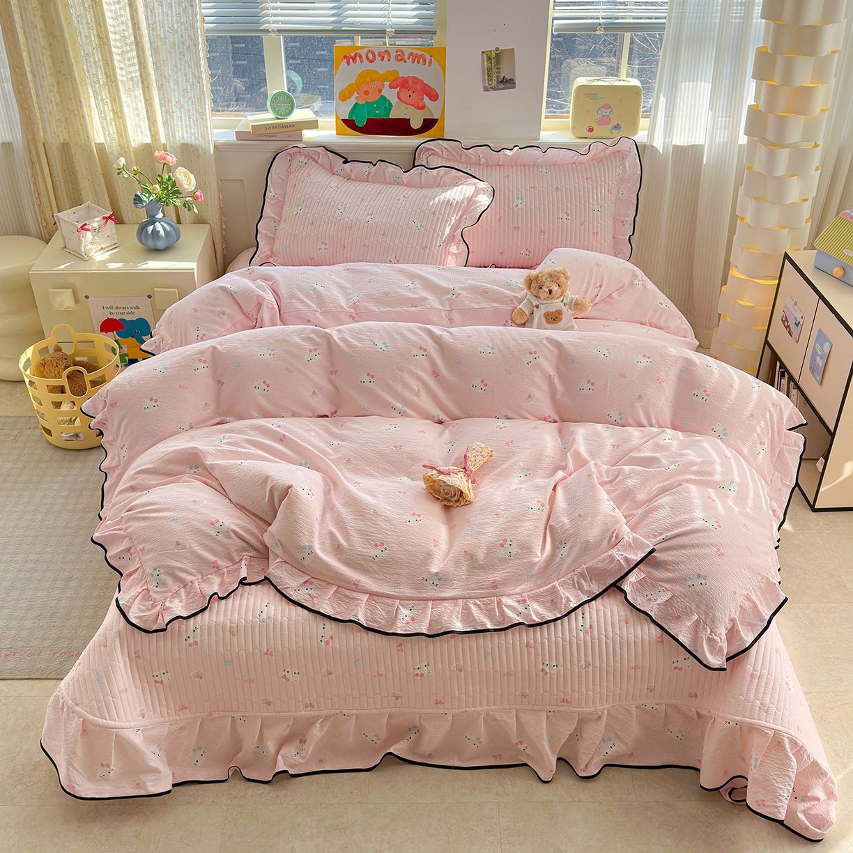 91家纺网 家纺一手货源 找家纺 壹和 2026新款A类云感花边款双层纱床盖款和床单款四件套单床盖单被套 粉雾猫咪