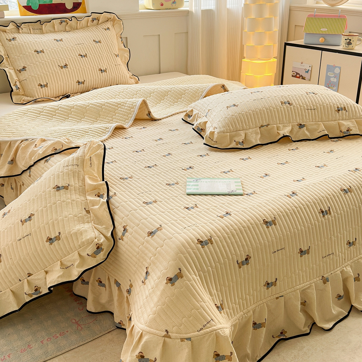 91家纺网 家纺一手货源 找家纺 壹和 2026新款A类云感花边款双层纱床盖款和床单款四件套单床盖单被套 俏皮狗