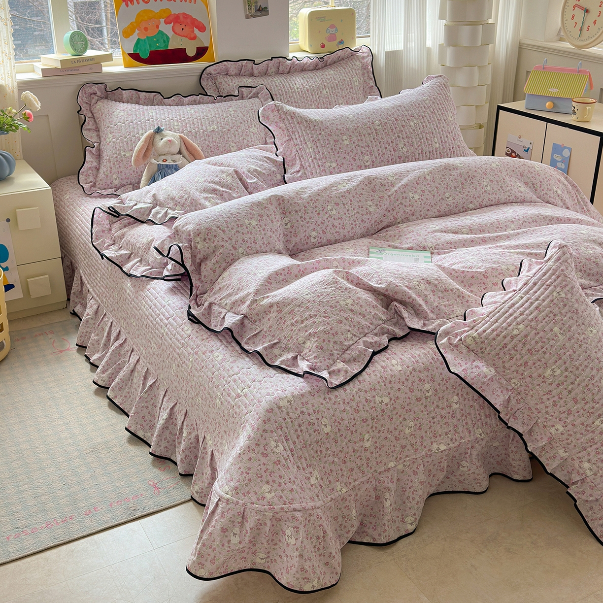 91家纺网 家纺一手货源 找家纺 壹和 2026新款A类云感花边款双层纱床盖款和床单款四件套单床盖单被套 花田兔语