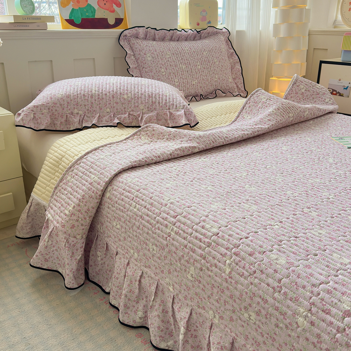 91家纺网 家纺一手货源 找家纺 壹和 2026新款A类云感花边款双层纱床盖款和床单款四件套单床盖单被套 花田兔语