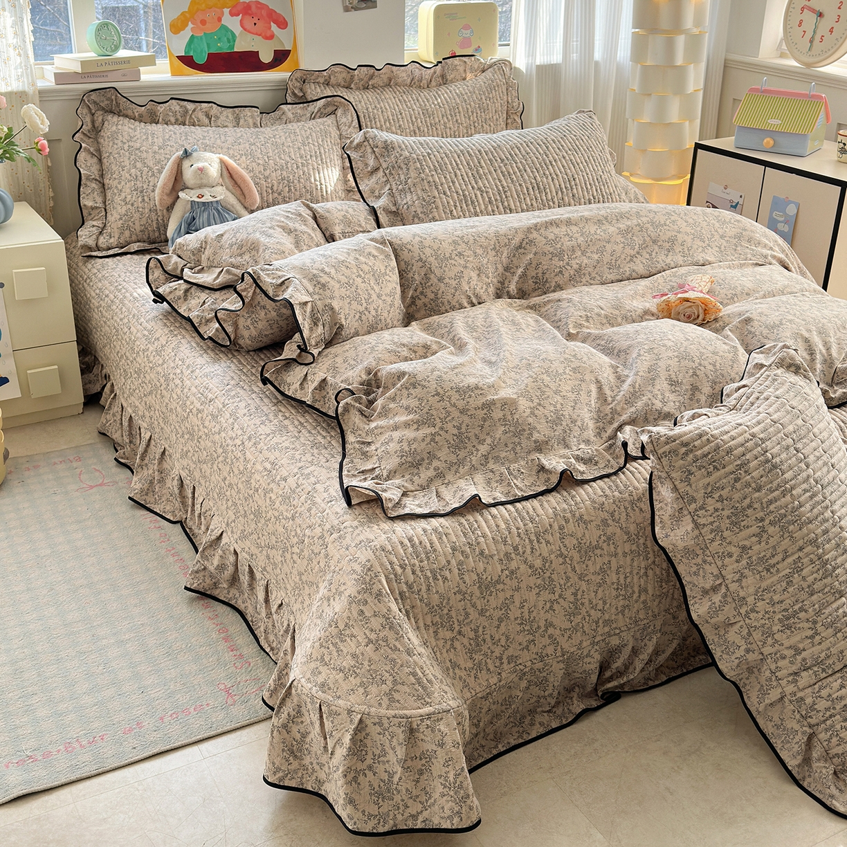 91家纺网 家纺一手货源 找家纺 壹和 2026新款A类云感花边款双层纱床盖款和床单款四件套单床盖单被套 竹韵枝影