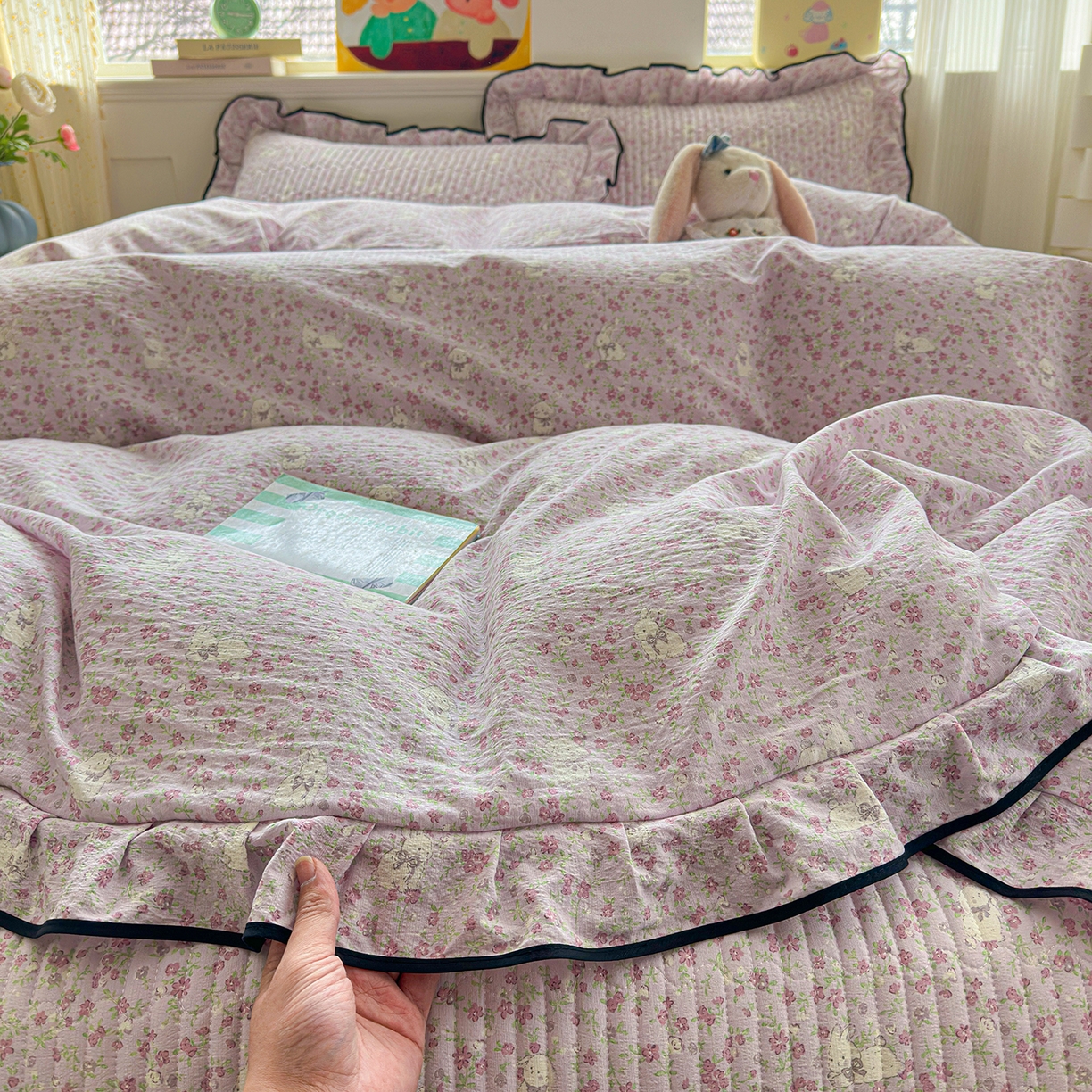 91家纺网 家纺一手货源 找家纺 壹和 2026新款A类云感花边款双层纱床盖款和床单款四件套单床盖单被套 花田兔语