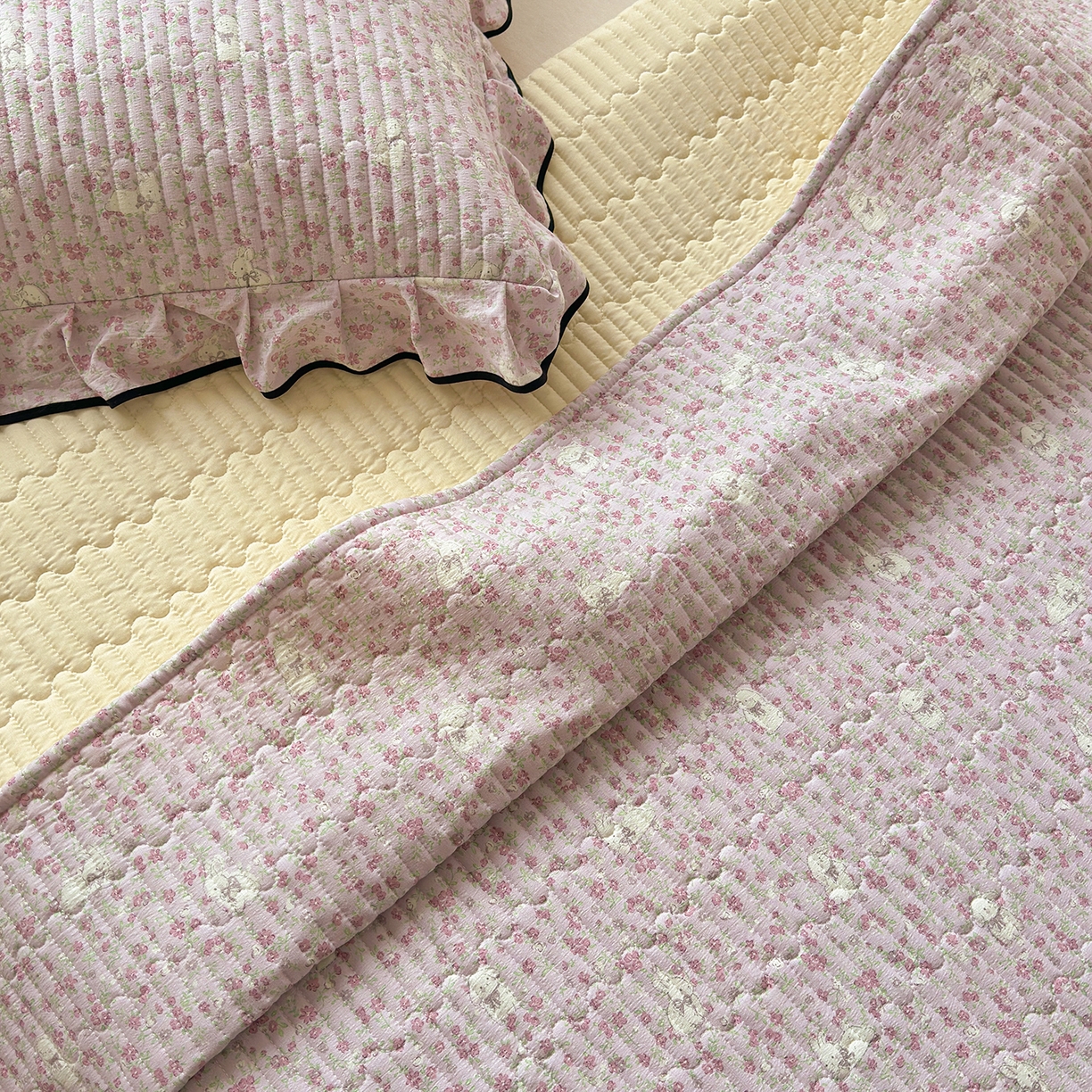 91家纺网 家纺一手货源 找家纺 壹和 2026新款A类云感花边款双层纱床盖款和床单款四件套单床盖单被套 花田兔语