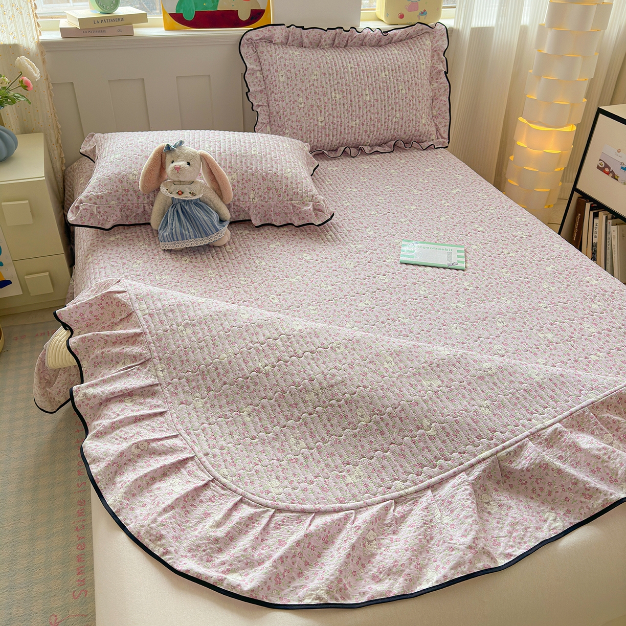 91家纺网 家纺一手货源 找家纺 壹和 2026新款A类云感花边款双层纱床盖款和床单款四件套单床盖单被套 花田兔语