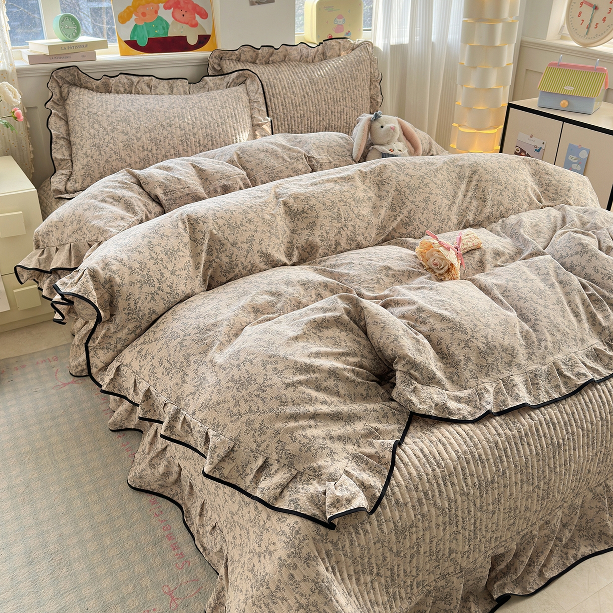 91家纺网 家纺一手货源 找家纺 壹和 2026新款A类云感花边款双层纱床盖款和床单款四件套单床盖单被套 竹韵枝影