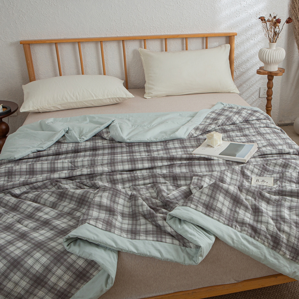 91家纺网 家纺一手货源 找家纺 宜梦家居 2026新款水洗双层纱夏被 三分格咖灰