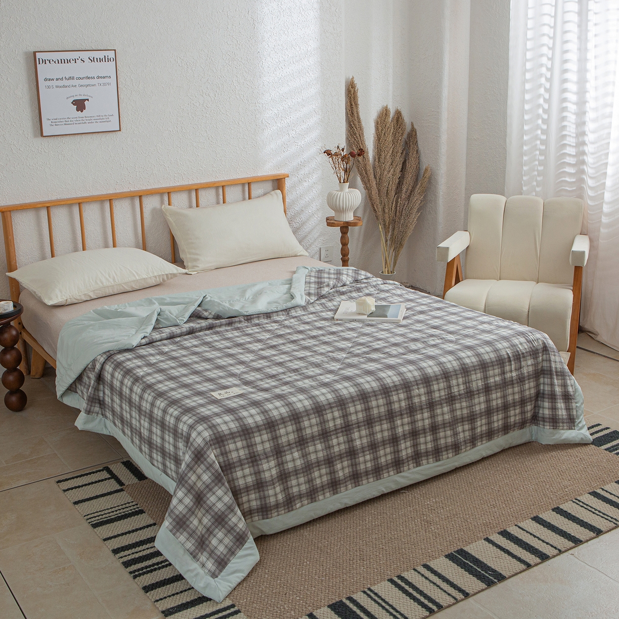 91家纺网 家纺一手货源 找家纺 宜梦家居 2026新款水洗双层纱夏被 三分格咖灰