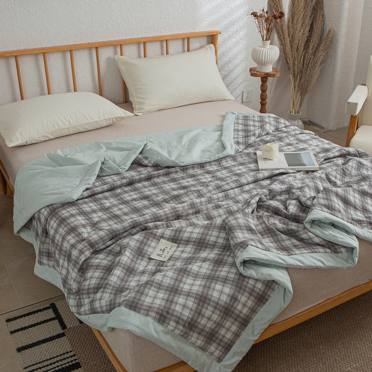 91家纺网 家纺一手货源 找家纺 宜梦家居 2026新款水洗双层纱夏被 三分格咖灰