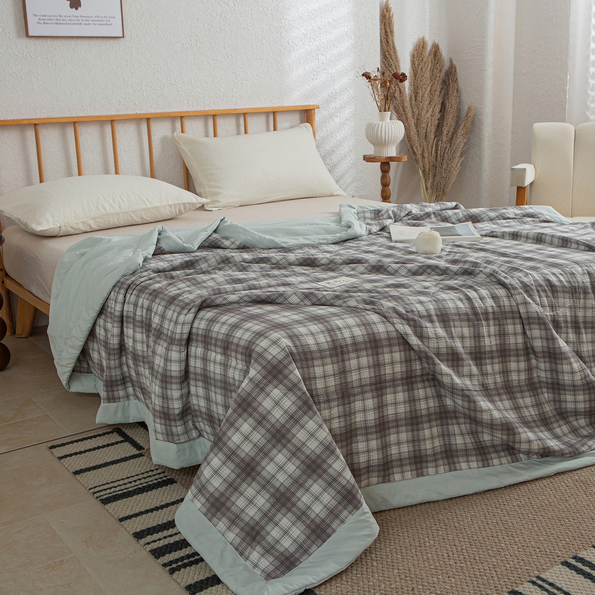 91家纺网 家纺一手货源 找家纺 宜梦家居 2026新款水洗双层纱夏被 三分格咖灰