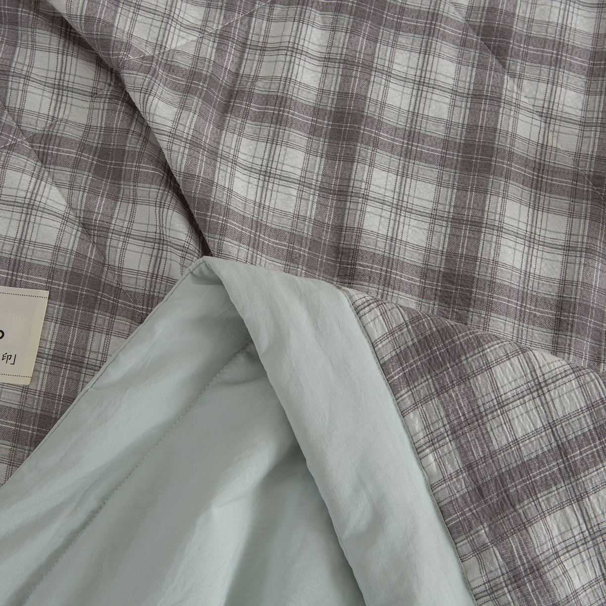 91家纺网 家纺一手货源 找家纺 宜梦家居 2026新款水洗双层纱夏被 三分格咖灰