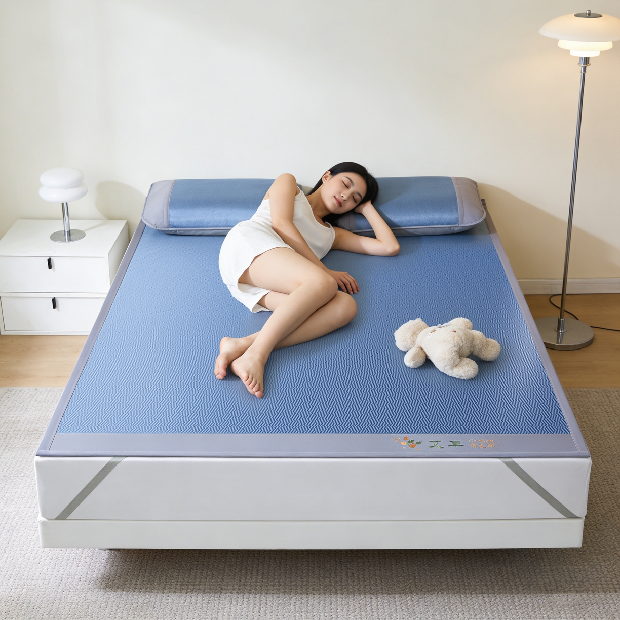 91家纺网 家纺一手货源 找家纺 席都凉席工厂店 2026新款可机洗水洗艾草凉感冰丝高精密碳光软席饼干花三件套推广图