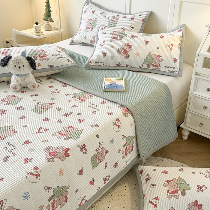 91家纺网 家纺一手货源 找家纺 卡罗兰 2026新款卡通印花凉席双面可用冰丝凉席床盖单件三四件套 圣诞熊