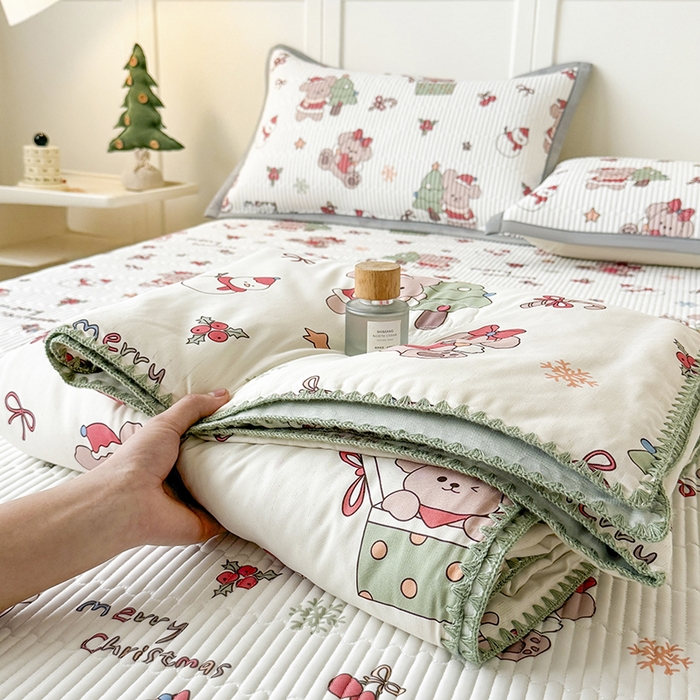 91家纺网 家纺一手货源 找家纺 卡罗兰 2026新款卡通印花凉席双面可用冰丝凉席床盖单件三四件套 圣诞熊