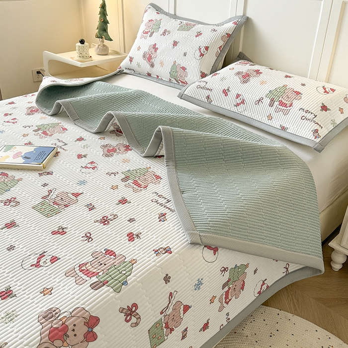 91家纺网 家纺一手货源 找家纺 卡罗兰 2026新款卡通印花凉席双面可用冰丝凉席床盖单件三四件套 圣诞熊