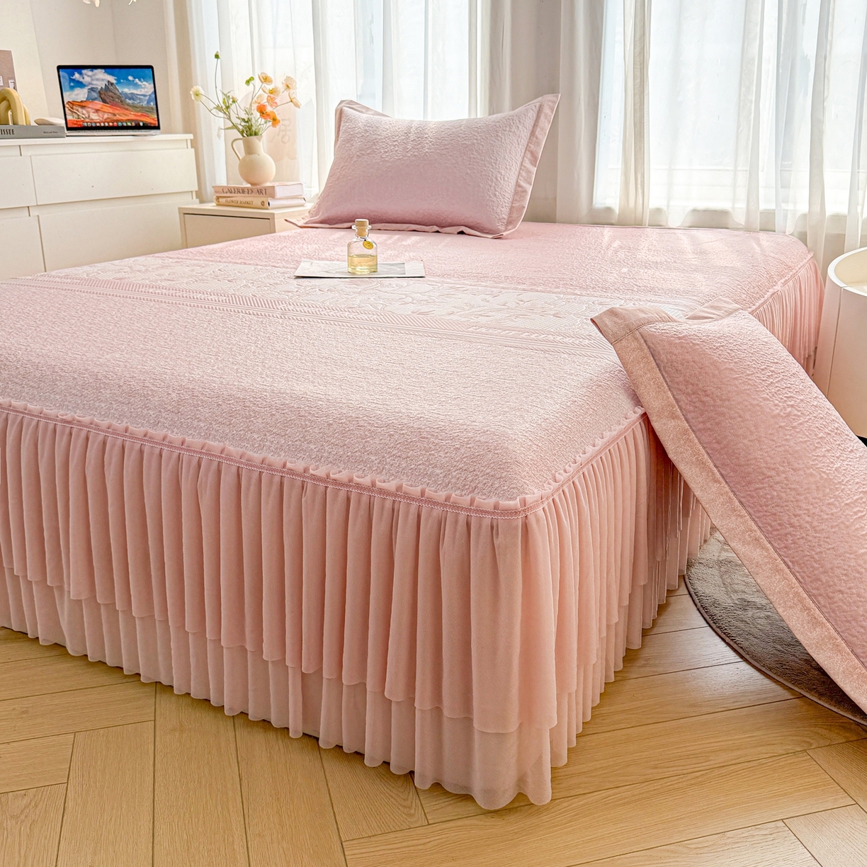 91家纺网 家纺一手货源 找家纺 （总）席都凉席工厂店 2026年轻奢高克重豆豆凉席夏季凉感冰丝提花床裙款三件套-奢序