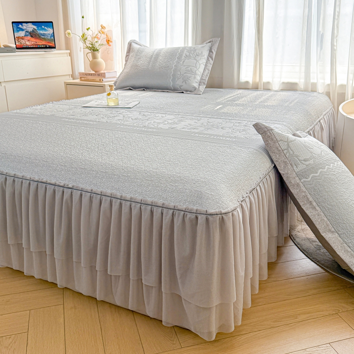 91家纺网 家纺一手货源 找家纺 （总）席都凉席工厂店 2026年轻奢高克重豆豆凉席夏季凉感冰丝提花床裙款三件套-奢序