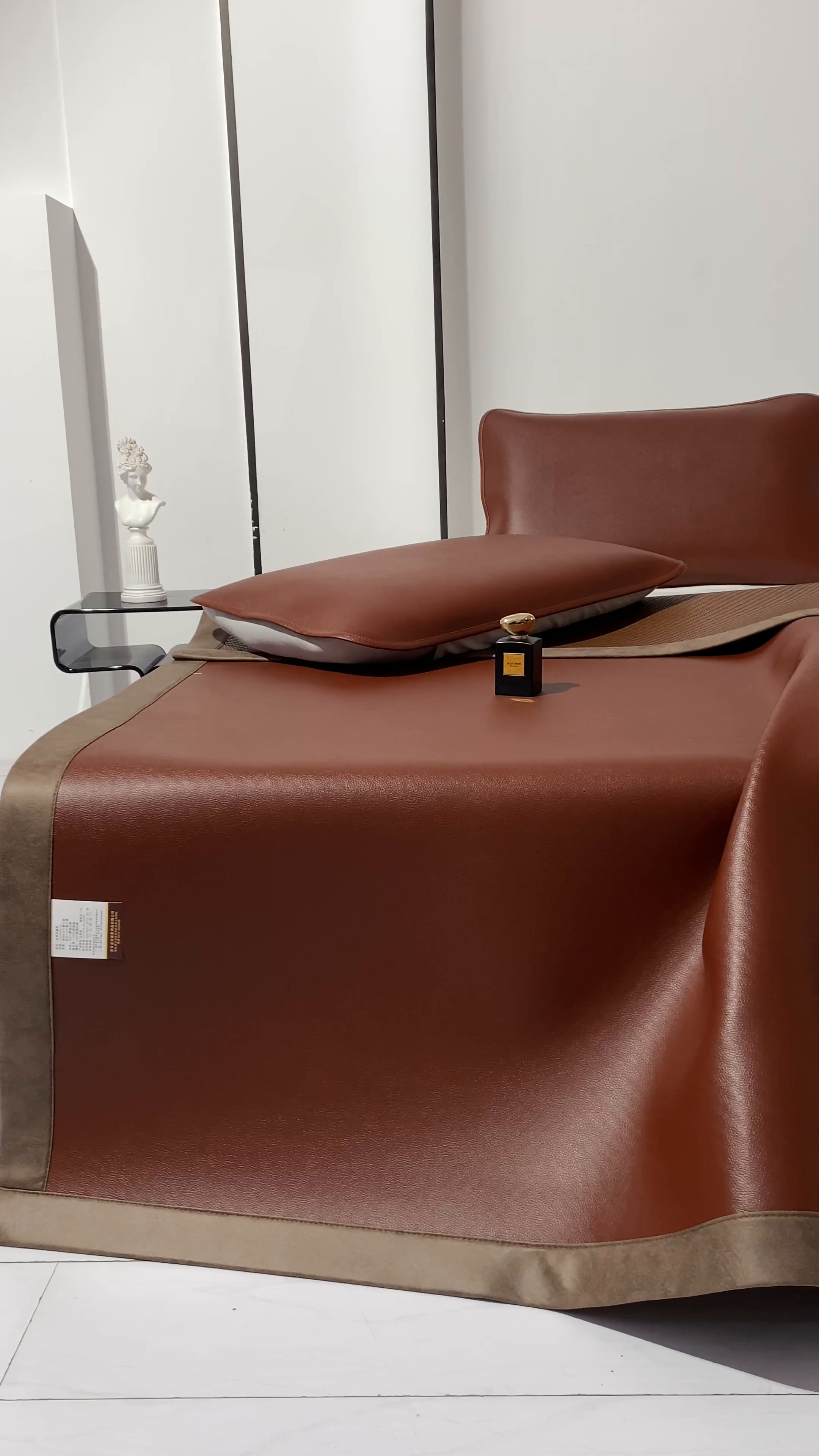 91家纺网 家纺一手货源 找家纺 （总）yyds网供 仿真牛皮席夏季高端软席凉感PE皮藤席子超纤皮革软凉席外贸版双面凉感加厚雪藤