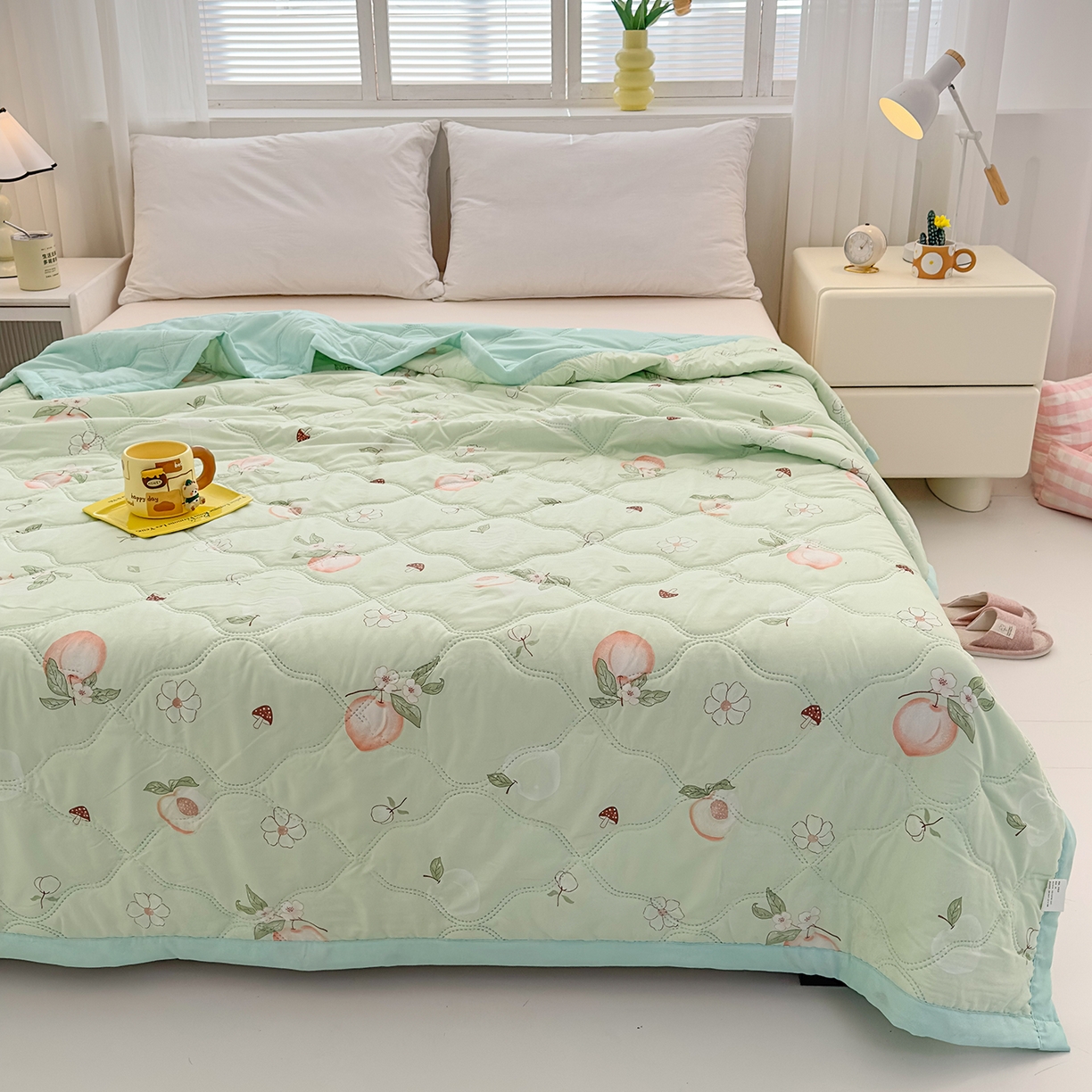 91家纺网 家纺一手货源 找家纺 悦织湾家纺 2026新款超声波夏凉被印花水洗棉夏被供货批发赠品礼品被便宜夏被 蜜桃世界