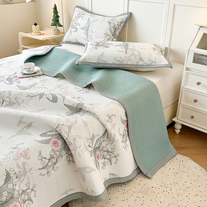 91家纺网 家纺一手货源 找家纺 卡罗兰 2026新款印花凉席双面可用冰丝凉席床盖单件三件四件套 春语