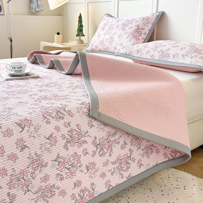 91家纺网 家纺一手货源 找家纺 卡罗兰 2026新款印花凉席双面可用冰丝凉席床盖单件三件四件套 杜鹃