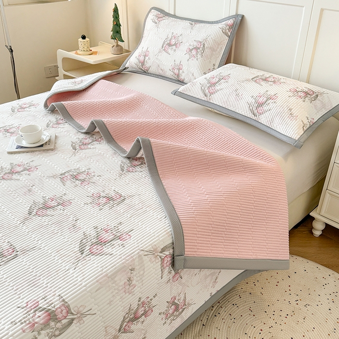 91家纺网 家纺一手货源 找家纺 卡罗兰 2026新款印花凉席双面可用冰丝凉席床盖单件三件四件套 百何