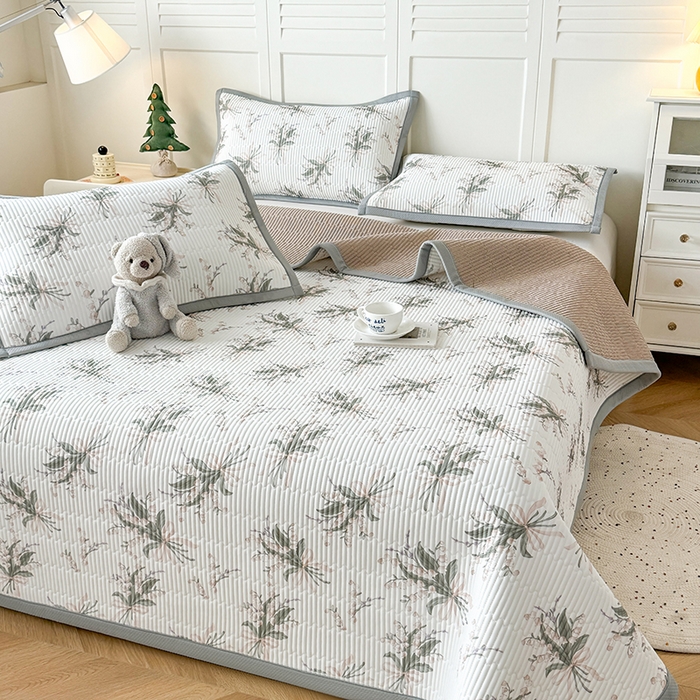 91家纺网 家纺一手货源 找家纺 卡罗兰 2026新款印花凉席双面可用冰丝凉席床盖单件三件四件套 铃兰