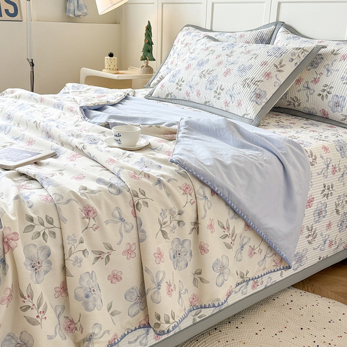 91家纺网 家纺一手货源 找家纺 卡罗兰 2026新款印花凉席双面可用冰丝凉席床盖单件三件四件套 缤纷