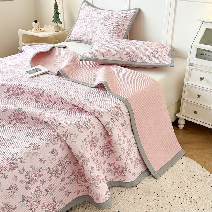 91家纺网 家纺一手货源 找家纺 卡罗兰 2026新款印花凉席双面可用冰丝凉席床盖单件三件四件套 杜鹃