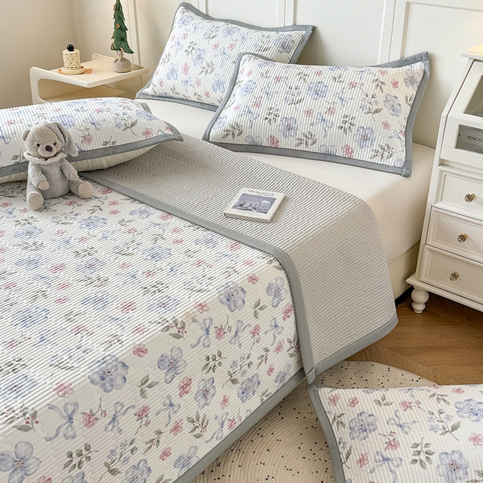 91家纺网 家纺一手货源 找家纺 卡罗兰 2026新款印花凉席双面可用冰丝凉席床盖单件三件四件套 缤纷