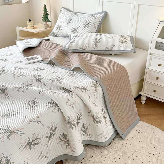 91家纺网 家纺一手货源 找家纺 卡罗兰 2026新款印花凉席双面可用冰丝凉席床盖单件三件四件套 铃兰