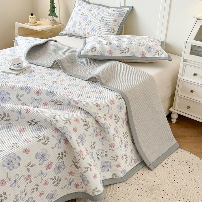 91家纺网 家纺一手货源 找家纺 卡罗兰 2026新款印花凉席双面可用冰丝凉席床盖单件三件四件套 缤纷