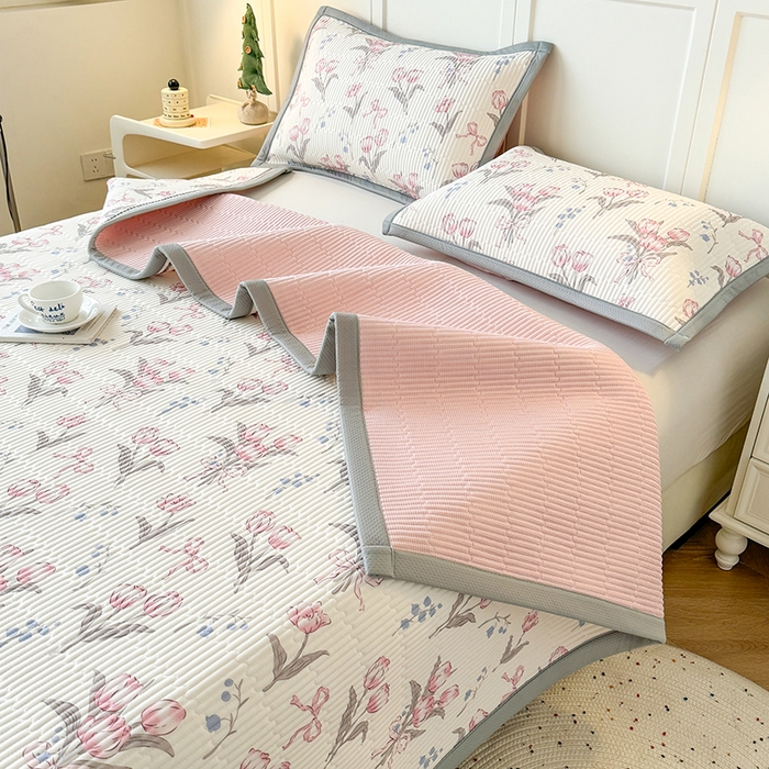 91家纺网 家纺一手货源 找家纺 卡罗兰 2026新款印花凉席双面可用冰丝凉席床盖单件三件四件套 郁金香