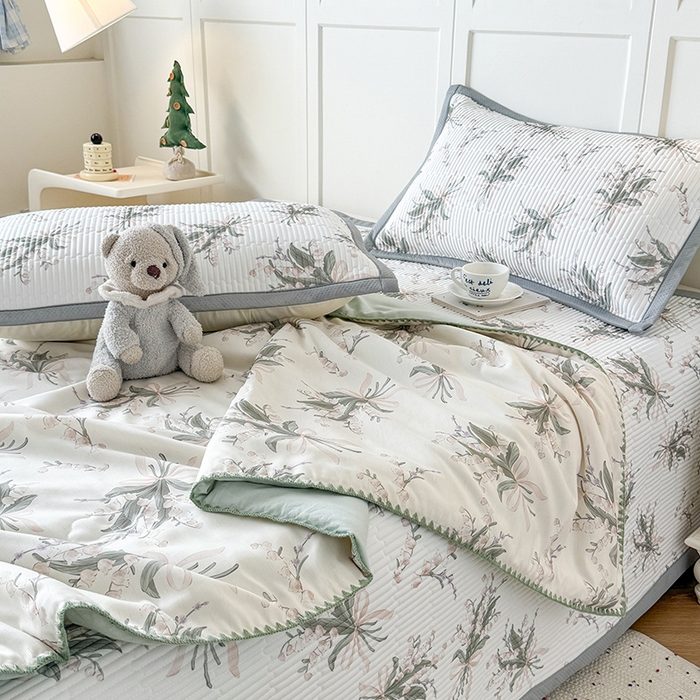 91家纺网 家纺一手货源 找家纺 卡罗兰 2026新款印花凉席双面可用冰丝凉席床盖单件三件四件套 铃兰