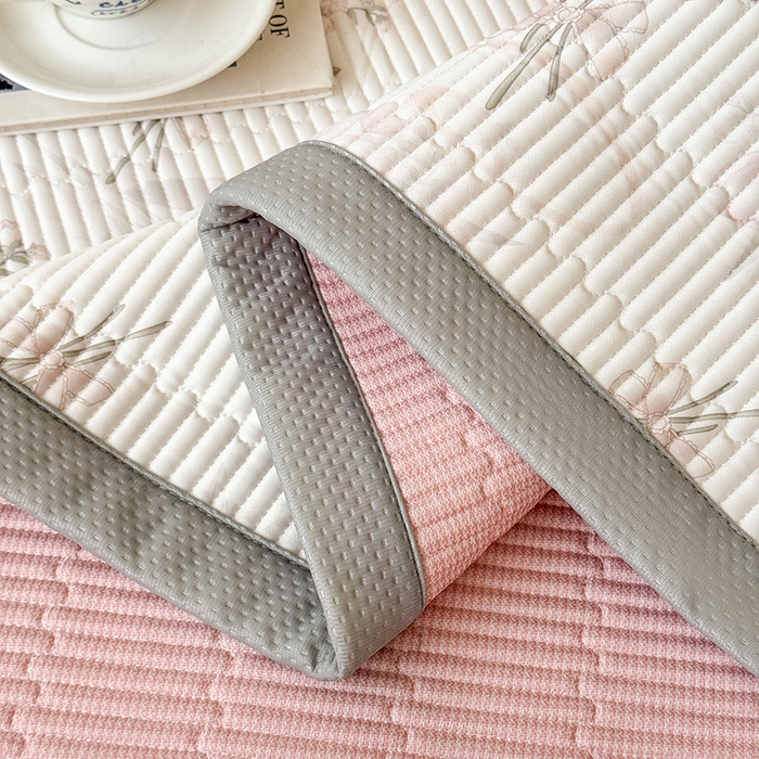 91家纺网 家纺一手货源 找家纺 卡罗兰 2026新款印花凉席双面可用冰丝凉席床盖单件三件四件套 百何