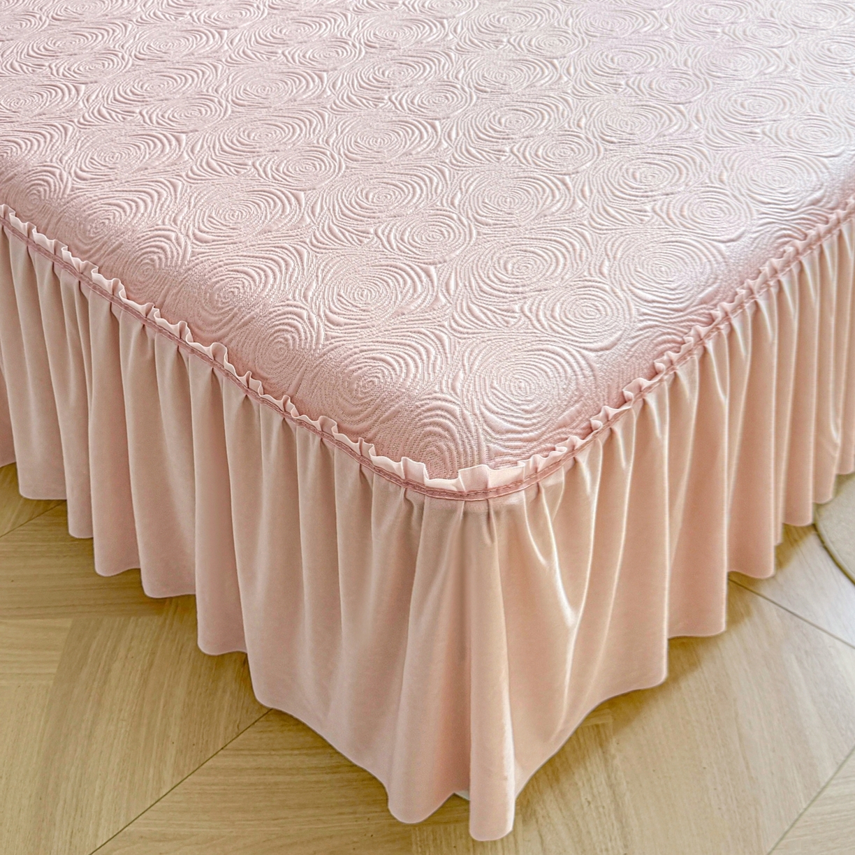 91家纺网 家纺一手货源 找家纺 席都凉席工厂店 2026年款玫瑰提花凉感豆豆席云感亲肤可水洗夏凉软席床裙款-云柔玫瑰 云柔玫瑰-樱花粉床裙款