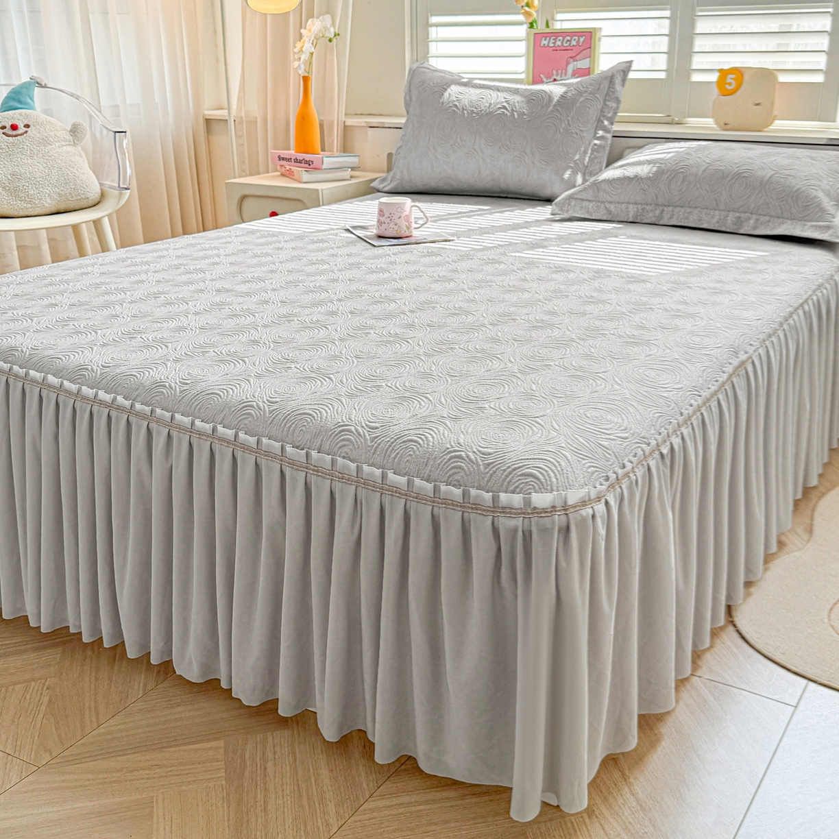 91家纺网 家纺一手货源 找家纺 席都凉席工厂店 2026年款玫瑰提花凉感豆豆席云感亲肤可水洗夏凉软席床裙款-云柔玫瑰 云柔玫瑰-云烟灰床裙款